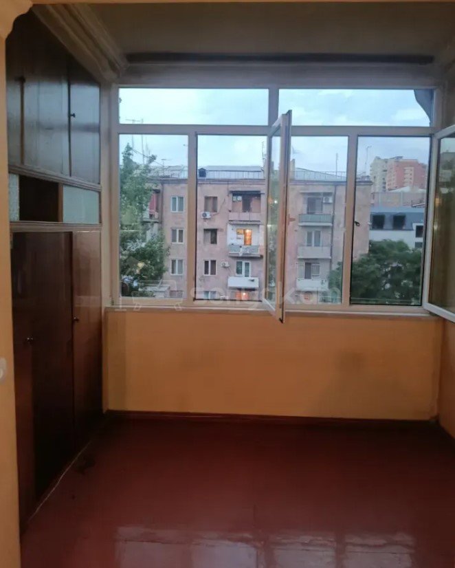 1 Սենյականոց Բնակարան Քարե Շենքում, 44քմ, 5/5 հարկ, Պետական Վիճակում