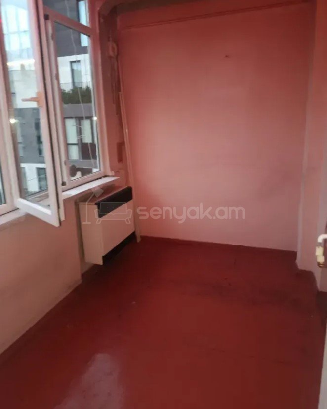 1 Սենյականոց Բնակարան Քարե Շենքում, 44քմ, 5/5 հարկ, Պետական Վիճակում