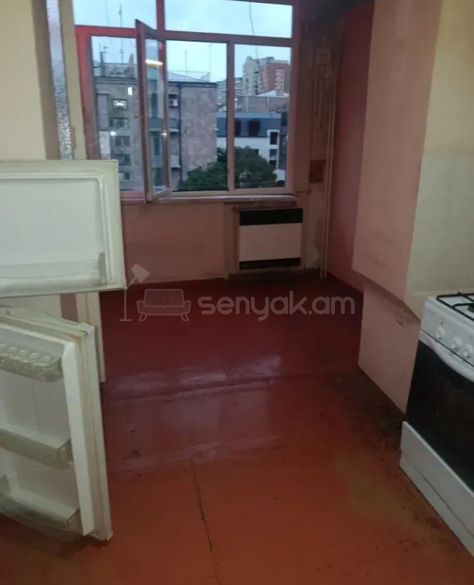 1 Սենյականոց Բնակարան Քարե Շենքում, 44քմ, 5/5 հարկ, Պետական Վիճակում