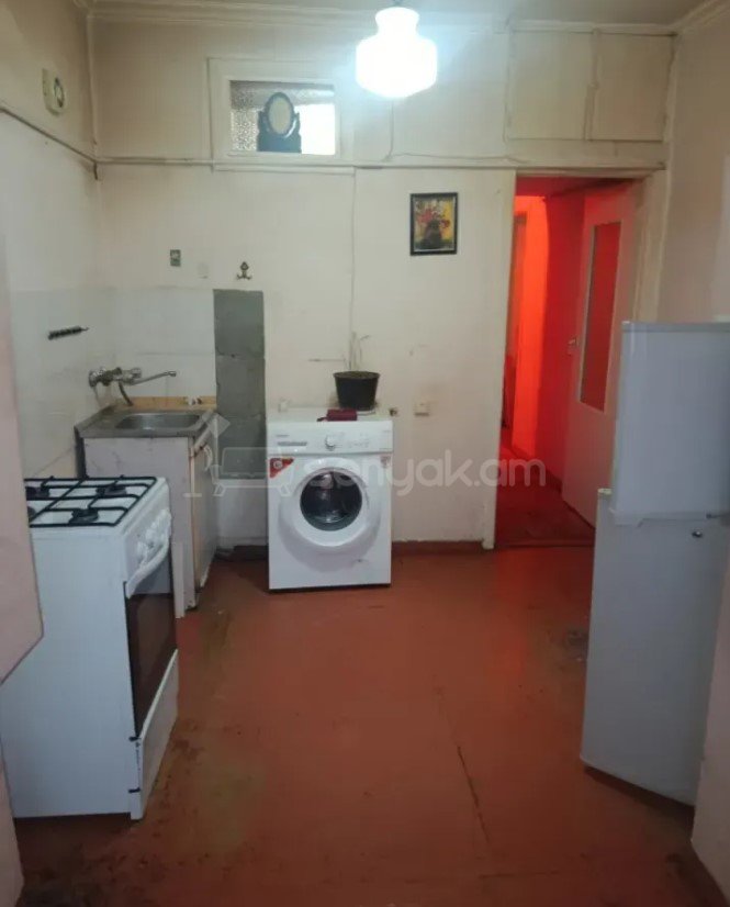 1 Սենյականոց Բնակարան Քարե Շենքում, 44քմ, 5/5 հարկ, Պետական Վիճակում