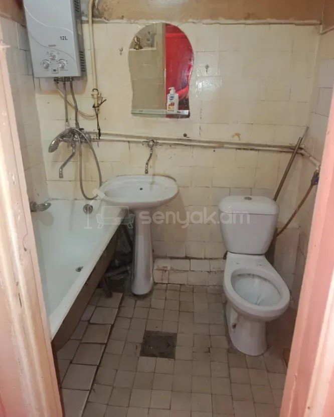 1 Սենյականոց Բնակարան Քարե Շենքում, 44քմ, 5/5 հարկ, Պետական Վիճակում
