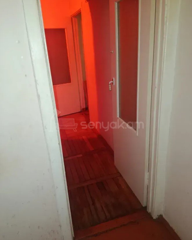 1 Սենյականոց Բնակարան Քարե Շենքում, 44քմ, 5/5 հարկ, Պետական Վիճակում