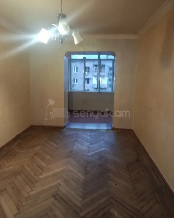1 Սենյականոց Բնակարան Քարե Շենքում, 44քմ, 5/5 հարկ, Պետական Վիճակում