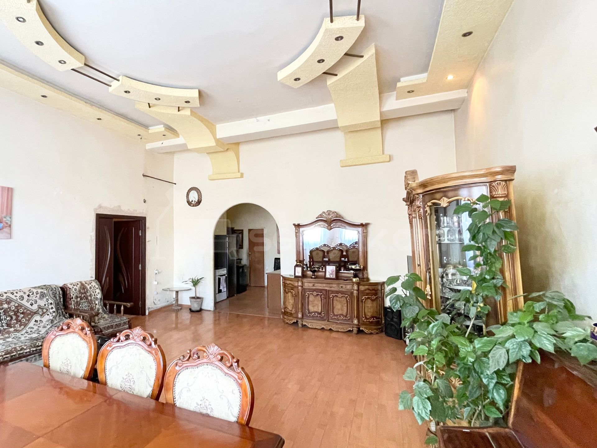 4 Սենյականոց Բնակարան Քարե Շենքում, 106քմ, 1/5 հարկ, Պետական Վիճակում