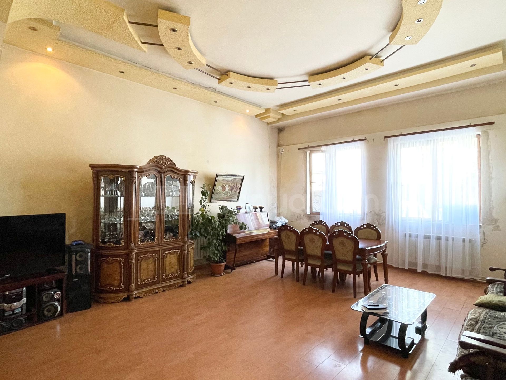 4 Սենյականոց Բնակարան Քարե Շենքում, 106քմ, 1/5 հարկ, Պետական Վիճակում