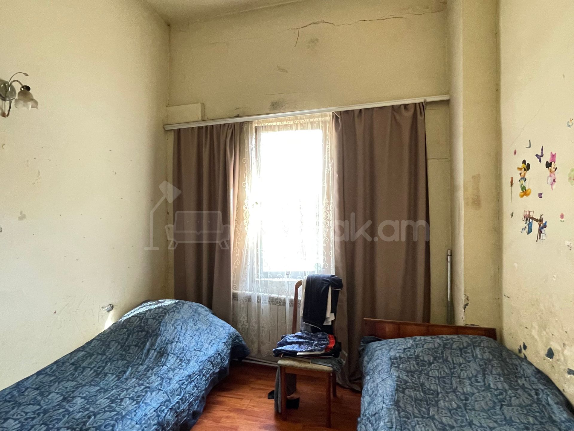 4 Սենյականոց Բնակարան Քարե Շենքում, 106քմ, 1/5 հարկ, Պետական Վիճակում