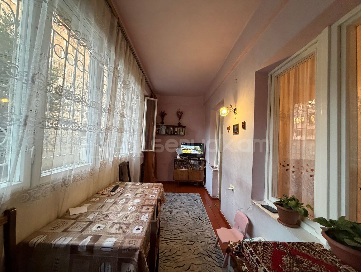 3 Սենյականոց Բնակարան, 77քմ, 1/9 հարկ, Պետական Վիճակում
