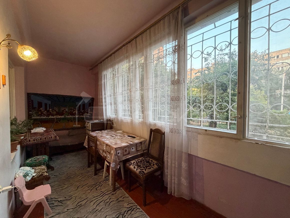 3 Սենյականոց Բնակարան, 77քմ, 1/9 հարկ, Պետական Վիճակում