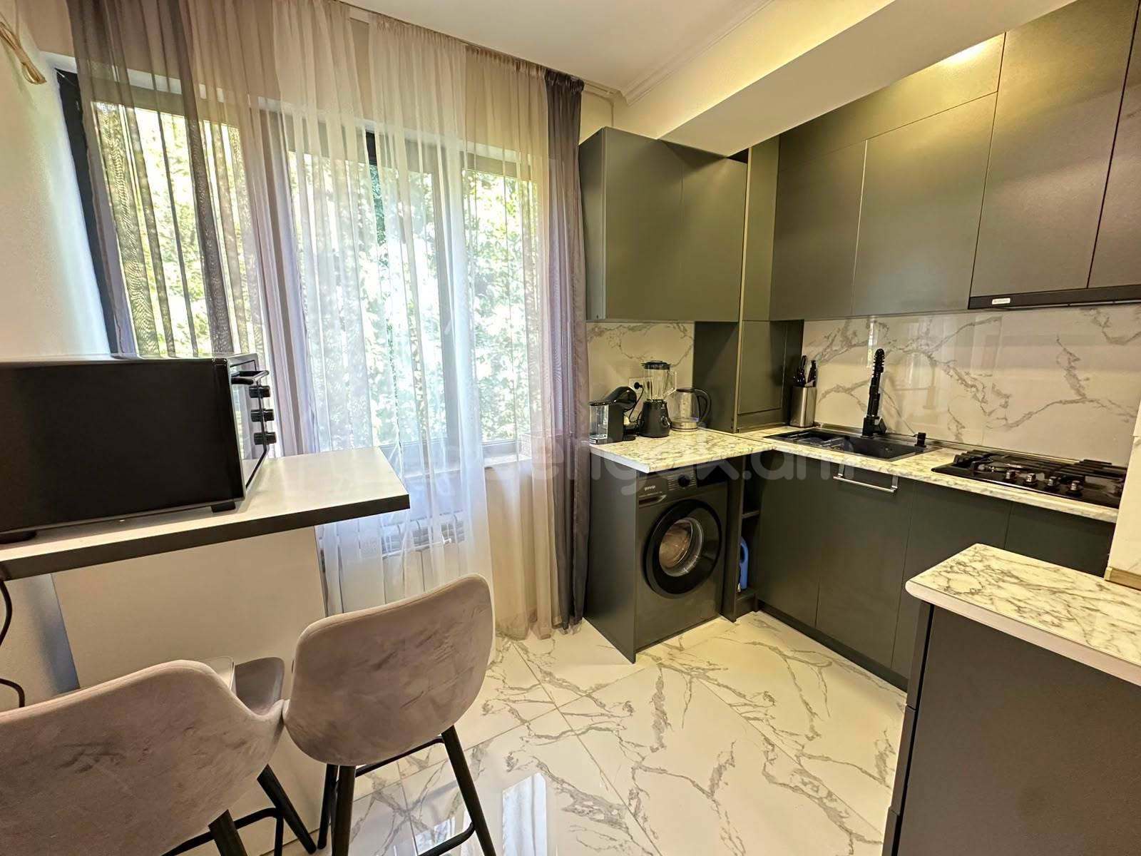 3 Սենյականոց Բնակարան Քարե Շենքում, 59քմ, 4/5 հարկ, Կապիտալ Վերանորոգված