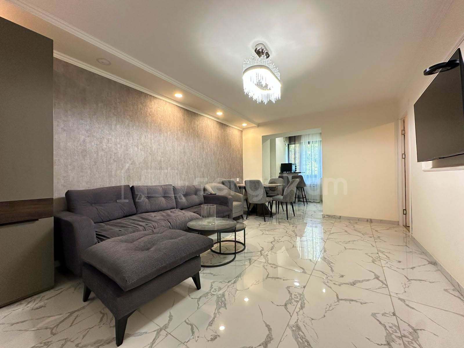 3 Սենյականոց Բնակարան Քարե Շենքում, 59քմ, 4/5 հարկ, Կապիտալ Վերանորոգված