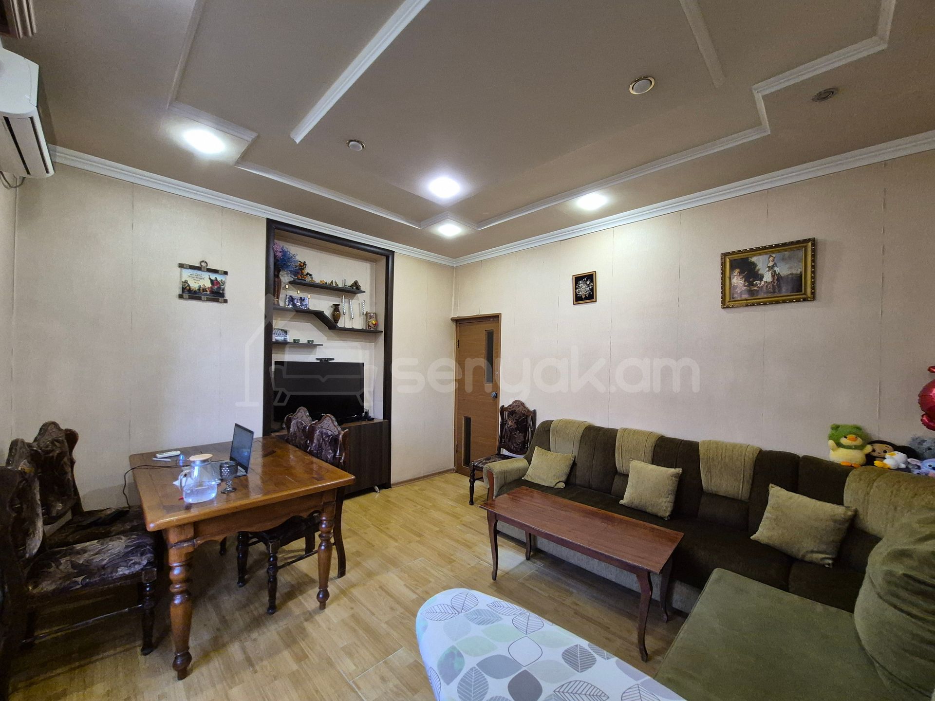 2 Սենյականոց Բնակարան Քարե Շենքում, 42քմ, 3/3 հարկ, Կապիտալ Վերանորոգված