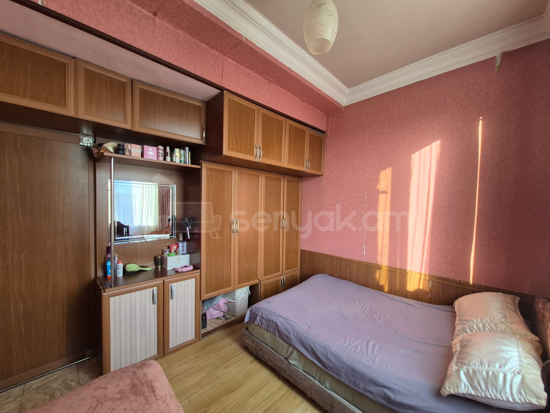 2 Սենյականոց Բնակարան Քարե Շենքում, 42քմ, 3/3 հարկ, Կապիտալ Վերանորոգված