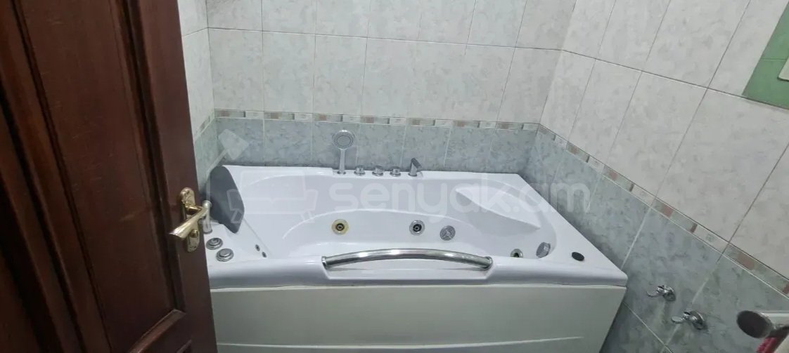 4 Սենյականոց Բնակարան Քարե Շենքում, 74քմ, 6/9 հարկ, Կապիտալ Վերանորոգված, Կահավորված