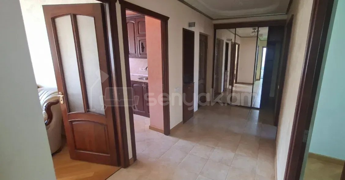 4 Սենյականոց Բնակարան Քարե Շենքում, 74քմ, 6/9 հարկ, Կապիտալ Վերանորոգված, Կահավորված
