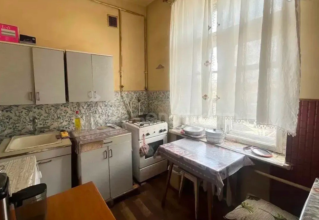 1 Սենյականոց Բնակարան Քարե Շենքում, 38քմ, 2/5 հարկ, Պետական Վիճակում