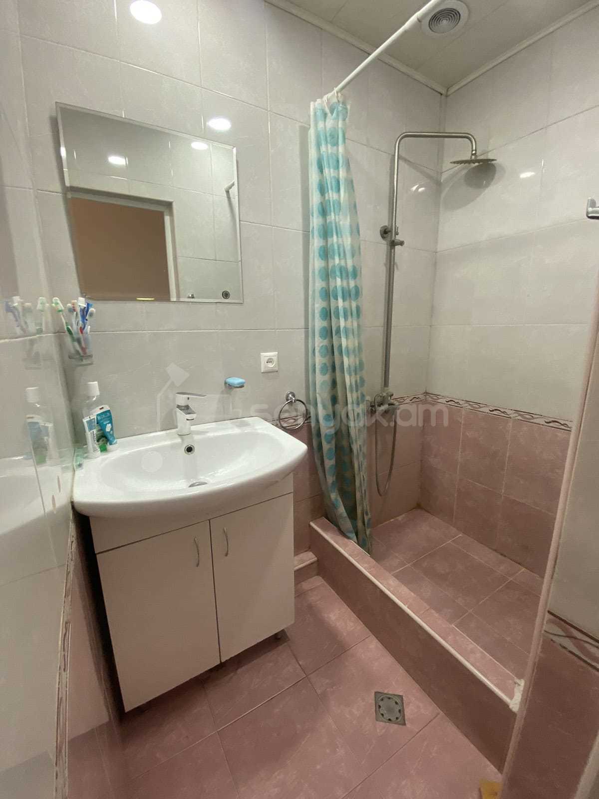 2 Սենյականոց Բնակարան, 50քմ, 3/4 հարկ, Նորմալ Վիճակում, Կահավորված