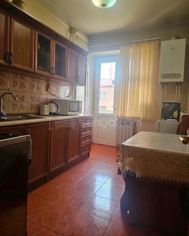 3 Սենյականոց Բնակարան Քարե Շենքում, 74քմ, 5/5 հարկ, Նորմալ Վիճակում