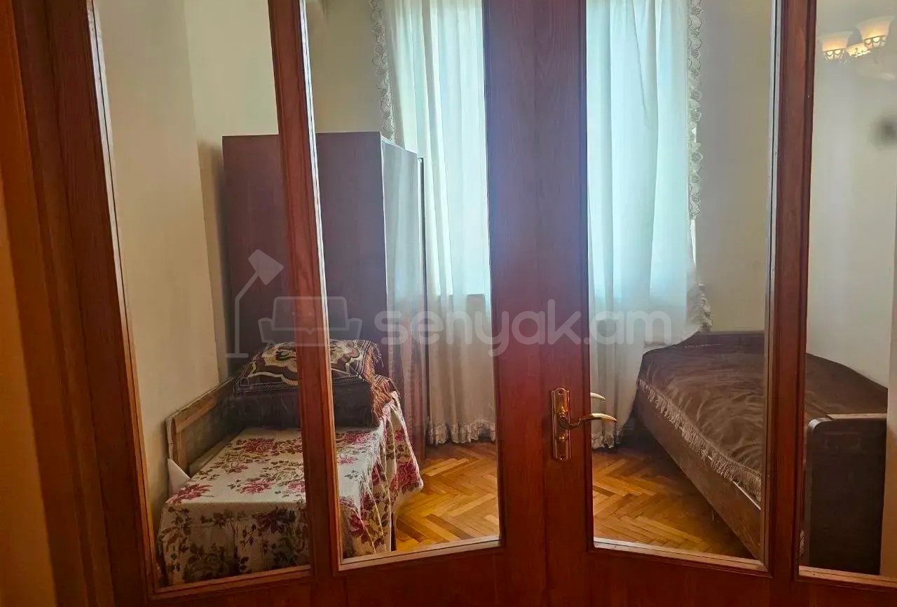 3 Սենյականոց Բնակարան Քարե Շենքում, 74քմ, 5/5 հարկ, Նորմալ Վիճակում