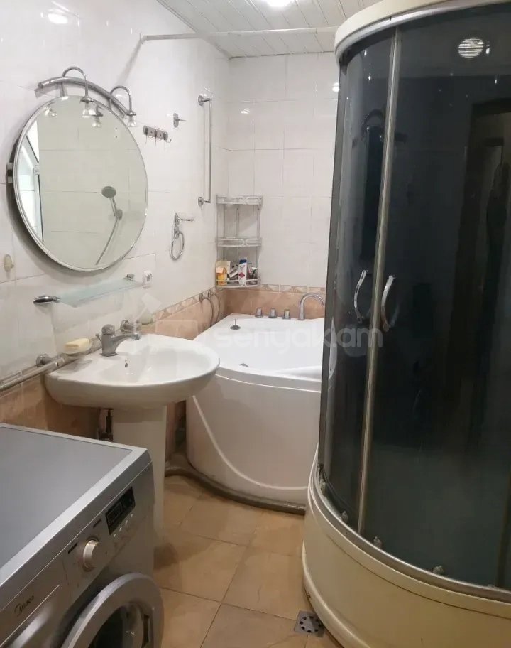 4 Սենյականոց Բնակարան Քարե Շենքում, 113քմ, 2/5 հարկ, Նորմալ Վիճակում