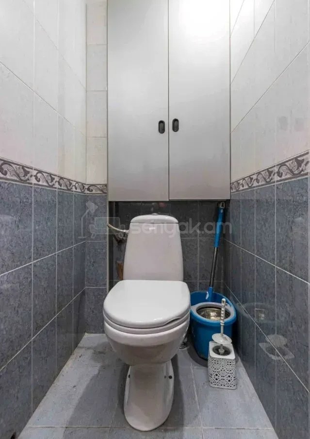 3 Սենյականոց Բնակարան Քարե Շենքում, 100քմ, 3/4 հարկ, Նորմալ Վիճակում