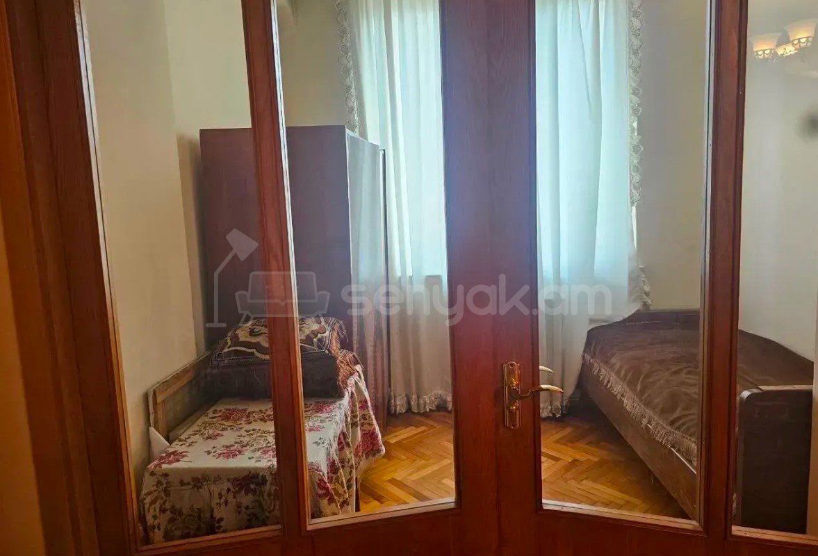 3 Սենյականոց Բնակարան Քարե Շենքում, 74քմ, 5/5 հարկ, Կոսմետիկ Վերանորոգված