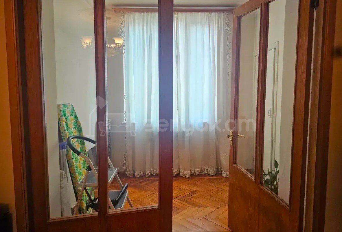 3 Սենյականոց Բնակարան Քարե Շենքում, 74քմ, 5/5 հարկ, Կոսմետիկ Վերանորոգված