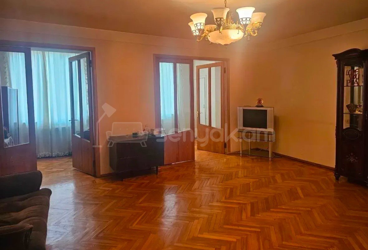 3 Սենյականոց Բնակարան Քարե Շենքում, 74քմ, 5/5 հարկ, Կոսմետիկ Վերանորոգված