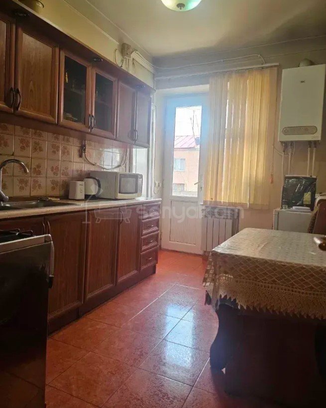 3 Սենյականոց Բնակարան Քարե Շենքում, 74քմ, 5/5 հարկ, Կոսմետիկ Վերանորոգված