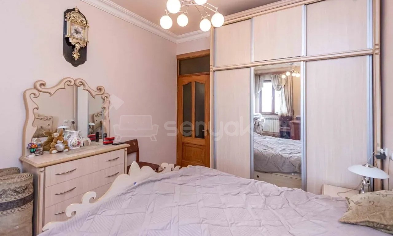 3 Սենյականոց Բնակարան Քարե Շենքում, 100քմ, 3/4 հարկ, Կապիտալ Վերանորոգված