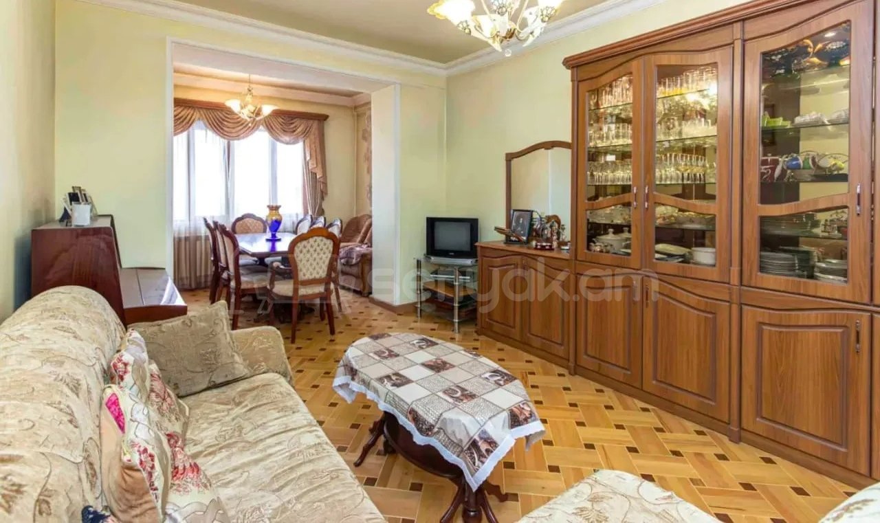 3 Սենյականոց Բնակարան Քարե Շենքում, 100քմ, 3/4 հարկ, Կապիտալ Վերանորոգված