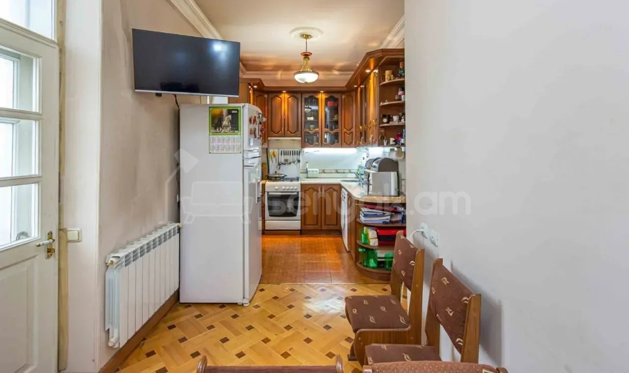 3 Սենյականոց Բնակարան Քարե Շենքում, 100քմ, 3/4 հարկ, Կապիտալ Վերանորոգված