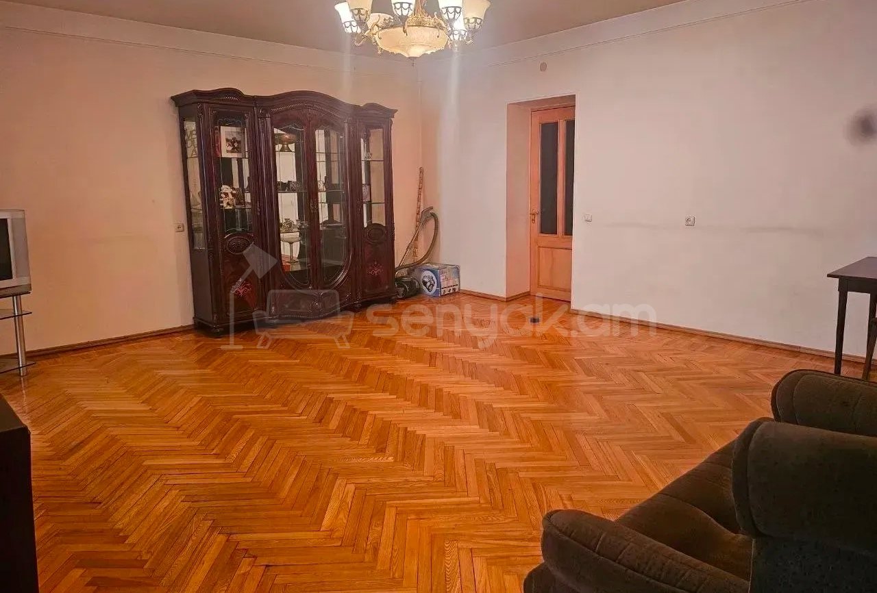 3 Սենյականոց Բնակարան Քարե Շենքում, 74քմ, 5/5 հարկ, Նորմալ Վիճակում