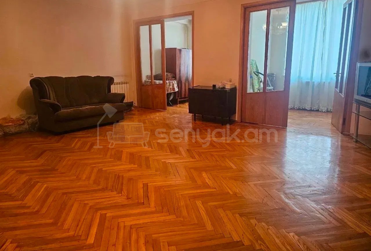 3 Սենյականոց Բնակարան Քարե Շենքում, 74քմ, 5/5 հարկ, Նորմալ Վիճակում