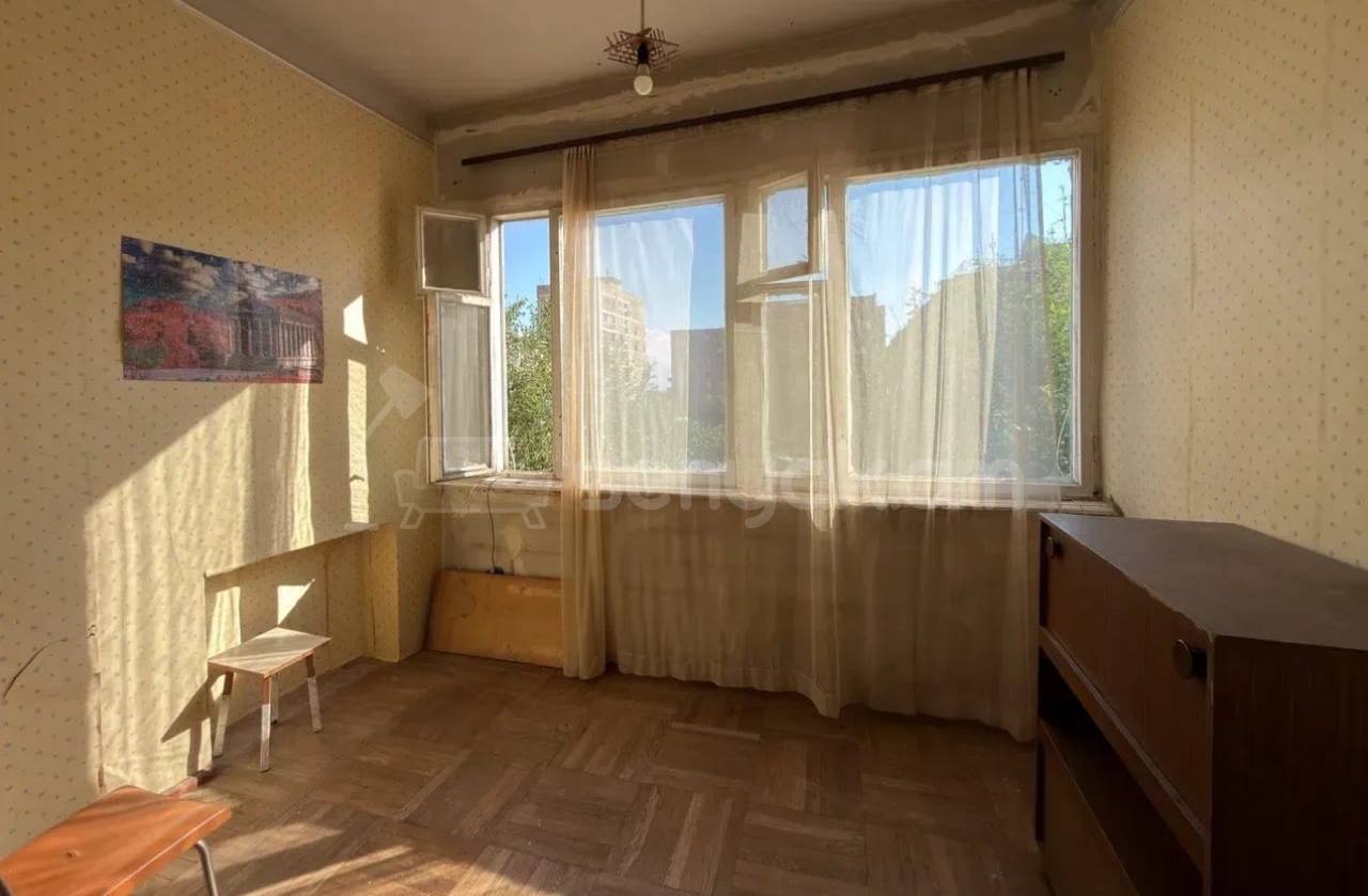2 Սենյականոց Բնակարան Քարե Շենքում, 68քմ, 3/5 հարկ, Պետական Վիճակում