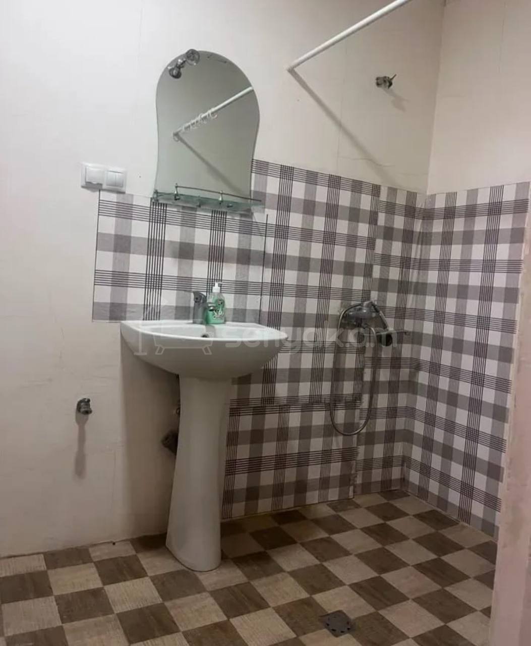 2 Սենյականոց Բնակարան Քարե Շենքում, 68քմ, 3/5 հարկ, Պետական Վիճակում