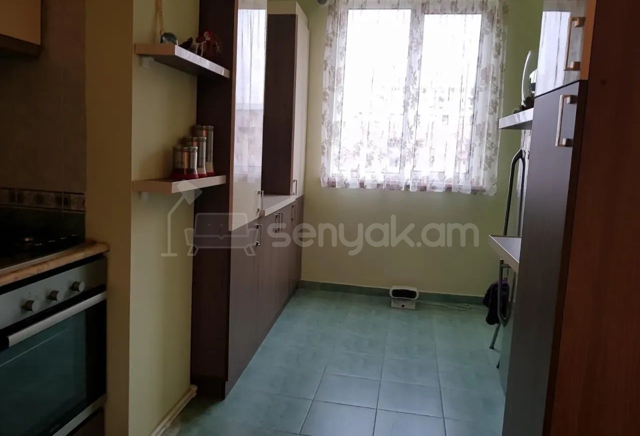 3 Սենյականոց Բնակարան Քարե Շենքում, 72քմ, 4/4 հարկ, Կապիտալ Վերանորոգված, Կահավորված
