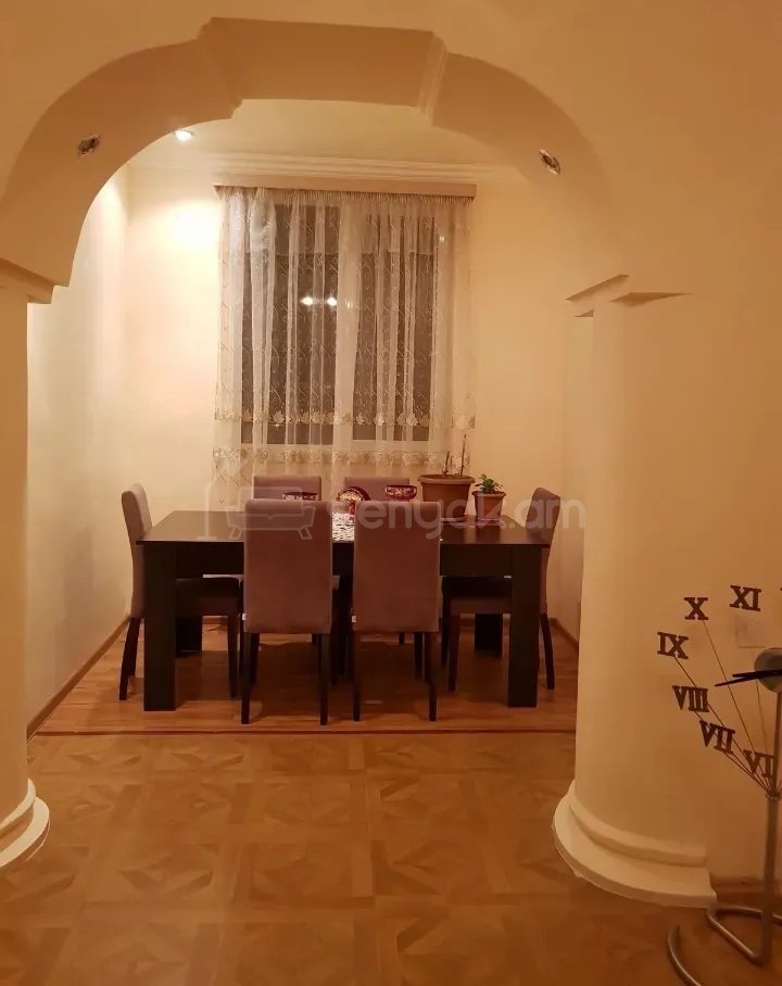 3 Սենյականոց Բնակարան Քարե Շենքում, 72քմ, 4/4 հարկ, Կապիտալ Վերանորոգված, Կահավորված