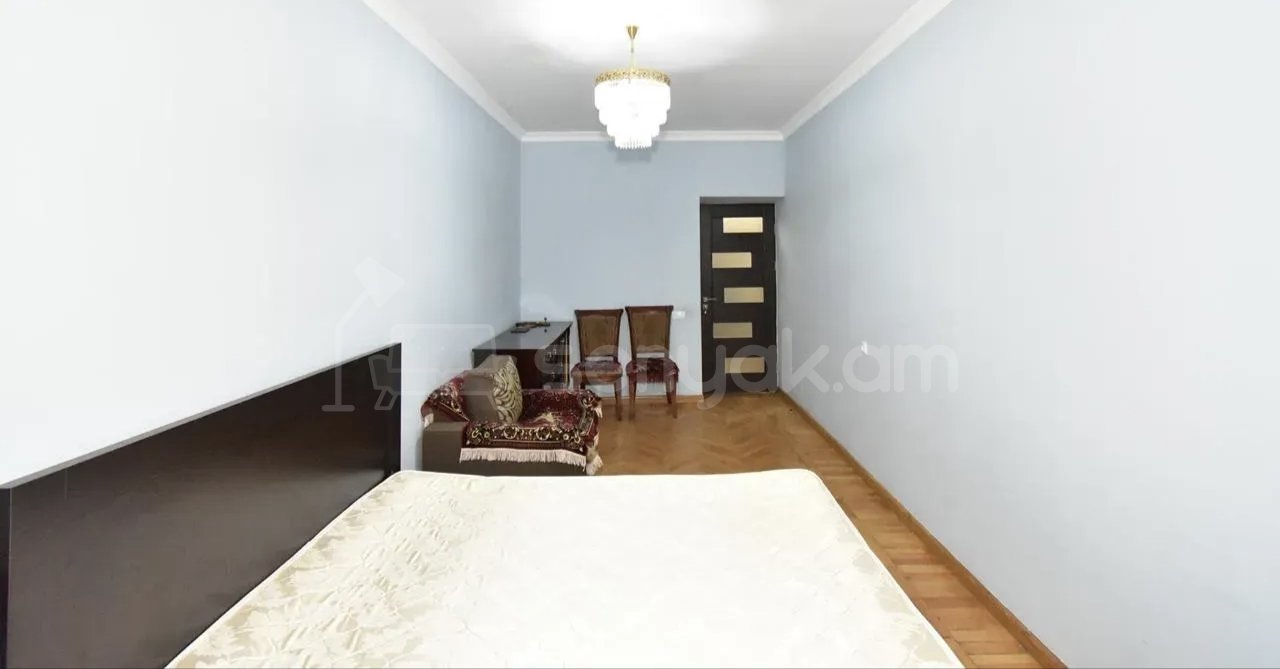 3 Սենյականոց Բնակարան Քարե Շենքում, 67քմ, 1/4 հարկ, Նորմալ Վիճակում, Կահավորված