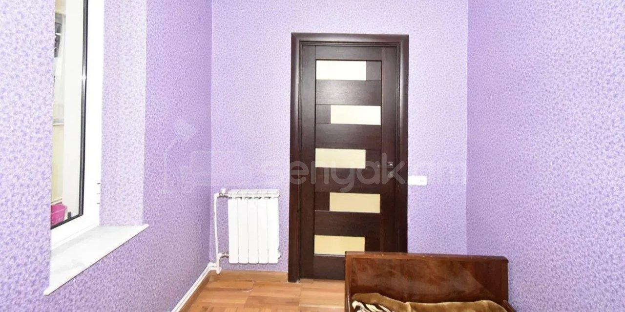 3 Սենյականոց Բնակարան Քարե Շենքում, 67քմ, 1/4 հարկ, Նորմալ Վիճակում, Կահավորված