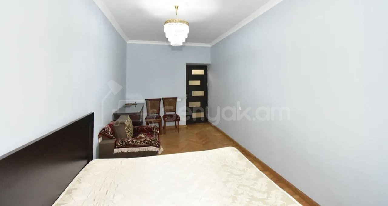3 Սենյականոց Բնակարան Քարե Շենքում, 67քմ, 1/4 հարկ, Նորմալ Վիճակում, Կահավորված