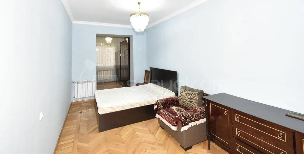 3 Սենյականոց Բնակարան Քարե Շենքում, 67քմ, 1/4 հարկ, Նորմալ Վիճակում, Կահավորված