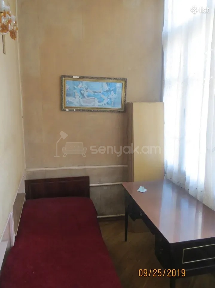 3 Սենյականոց Բնակարան Քարե Շենքում, 77քմ, 3/5 հարկ, Նորմալ Վիճակում, Կահավորված, Արևկող