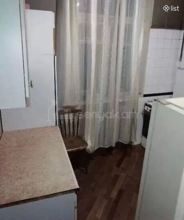 3 Սենյականոց Բնակարան Քարե Շենքում, 77քմ, 3/5 հարկ, Նորմալ Վիճակում, Կահավորված, Արևկող