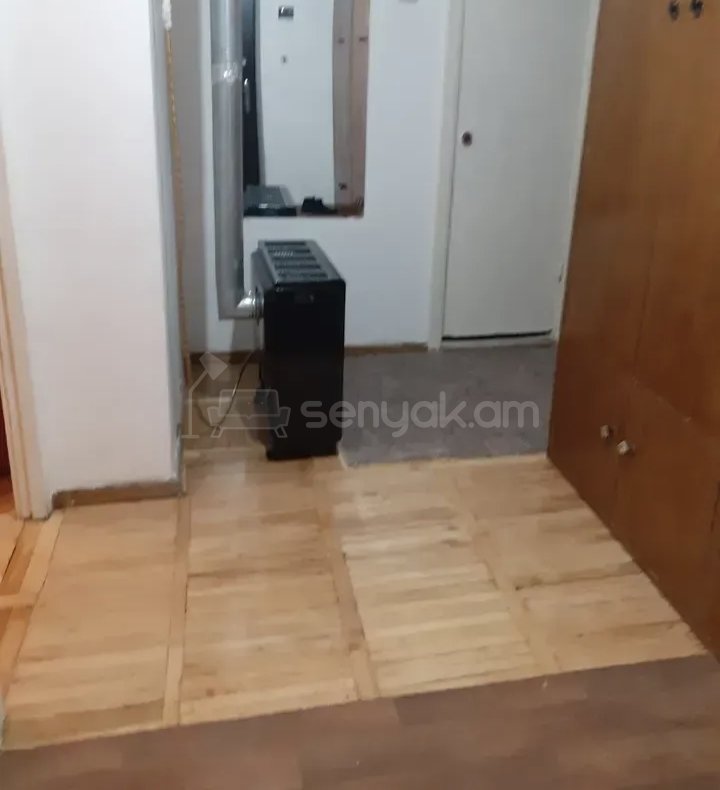 3 Սենյականոց Բնակարան Քարե Շենքում, 77քմ, 3/5 հարկ, Նորմալ Վիճակում, Կահավորված, Արևկող