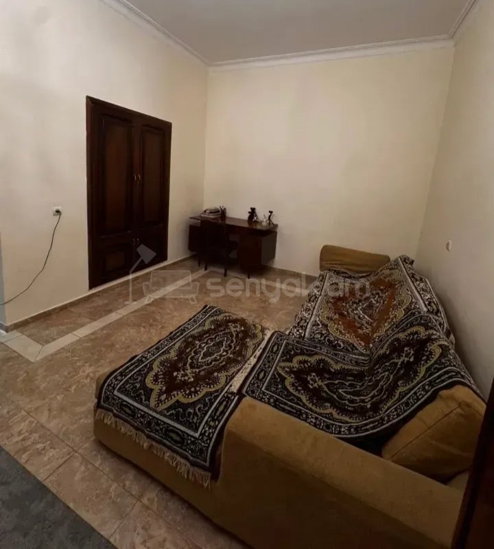 1 Սենյականոց Բնակարան Քարե Շենքում, 40քմ, 1/1 հարկ, Կապիտալ Վերանորոգված, Կահավորված