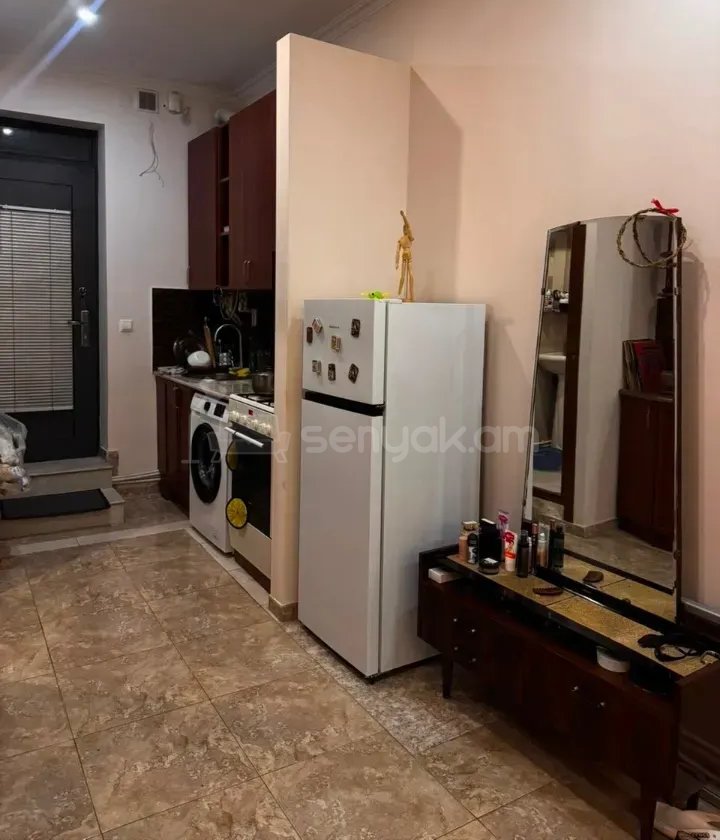 1 Սենյականոց Բնակարան Քարե Շենքում, 40քմ, 1/1 հարկ, Կապիտալ Վերանորոգված, Կահավորված