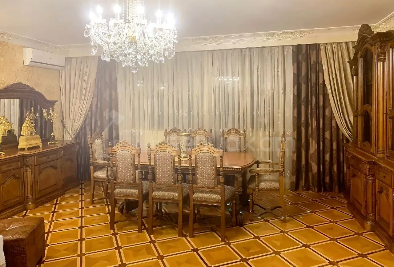 3 Սենյականոց Բնակարան Քարե Շենքում, 115քմ, 5/6 հարկ, Կապիտալ Վերանորոգված
