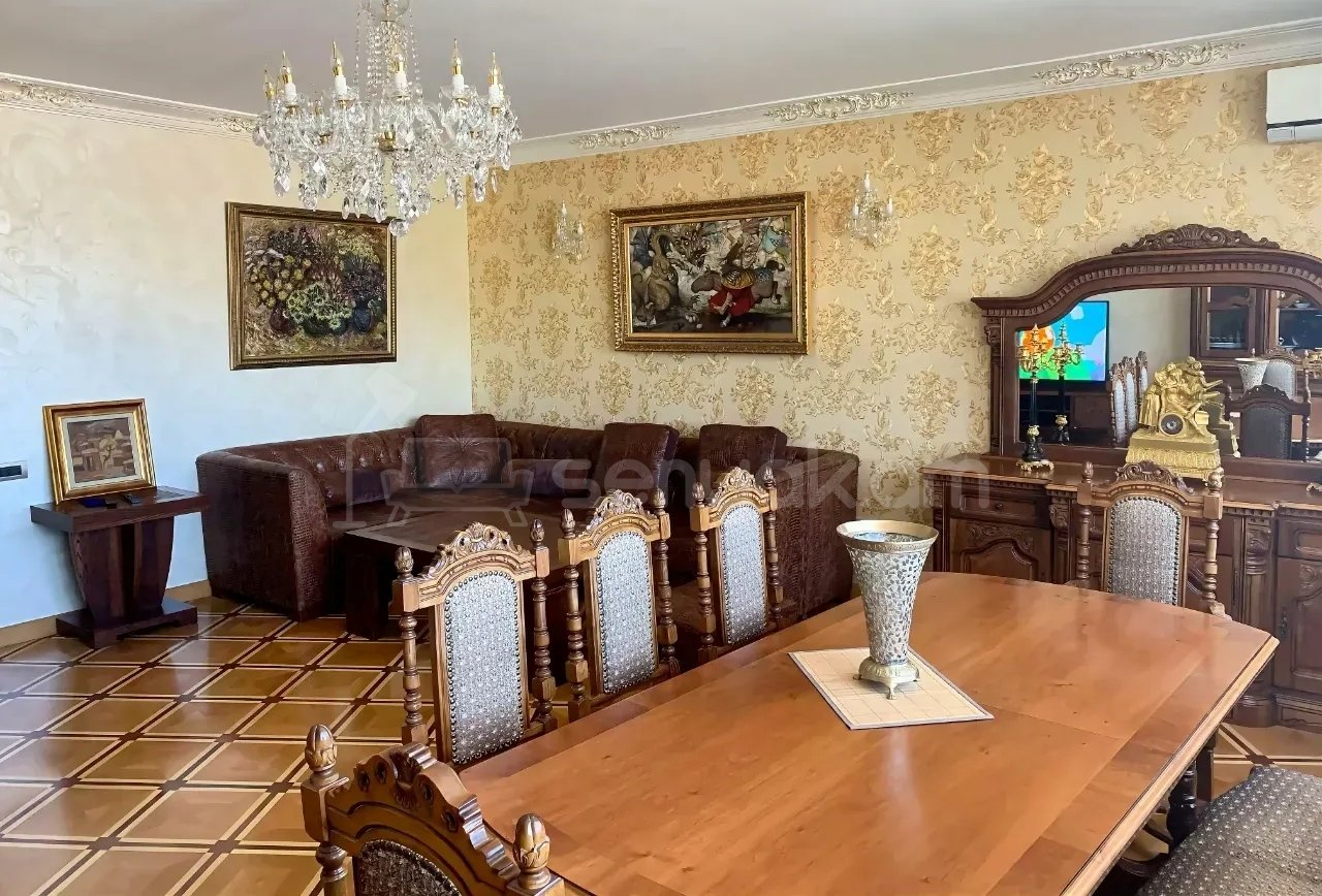 3 Սենյականոց Բնակարան Քարե Շենքում, 115քմ, 5/6 հարկ, Կապիտալ Վերանորոգված