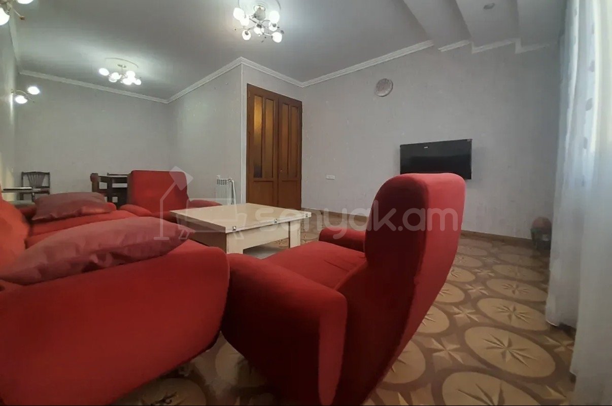 2 Սենյականոց Բնակարան Քարե Շենքում, 72քմ, 5/5 հարկ, Կապիտալ Վերանորոգված, Կահավորված, Արևկող