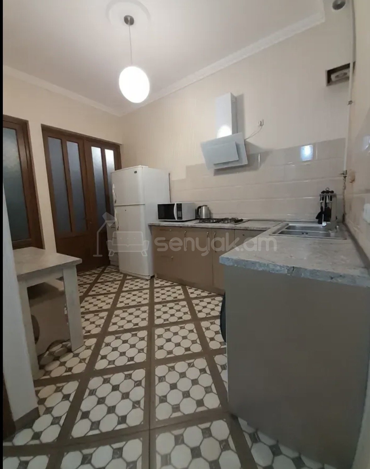 2 Սենյականոց Բնակարան Քարե Շենքում, 72քմ, 5/5 հարկ, Կապիտալ Վերանորոգված, Կահավորված